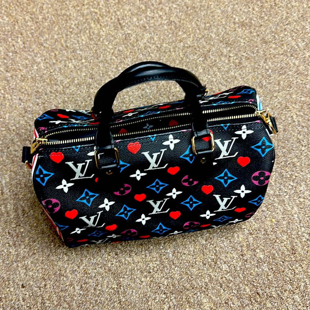 Beautiful fashion purse as is used condition
